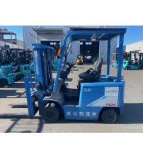 Xe nâng điện ngồi lái 2.5 tấn TCM FB25-8 VFHM400 side shift VTDX565MH chui công dịch giá, đã qua sử dụng, SX tại Nhật Bản 2014